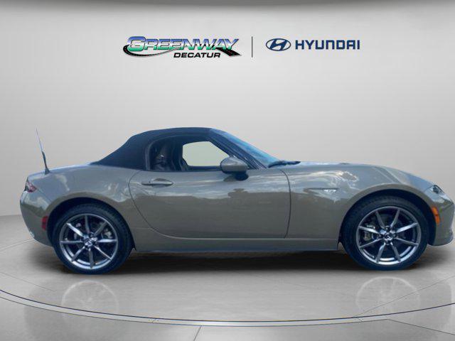 Photo of 2023 Zircon Sand Mazda MX-5 Miata