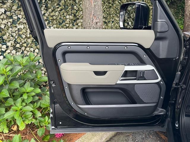 Photo of 2023 Santorini Black Metallic Land Rover Defender