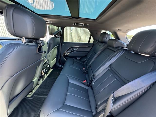 Photo of 2025 Fuji White Land Rover Range Rover Sport
