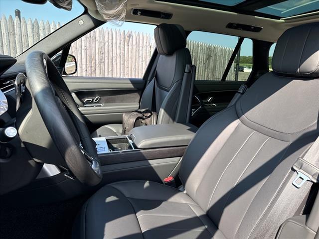 Photo of 2025 Santorini Black Land Rover Range Rover