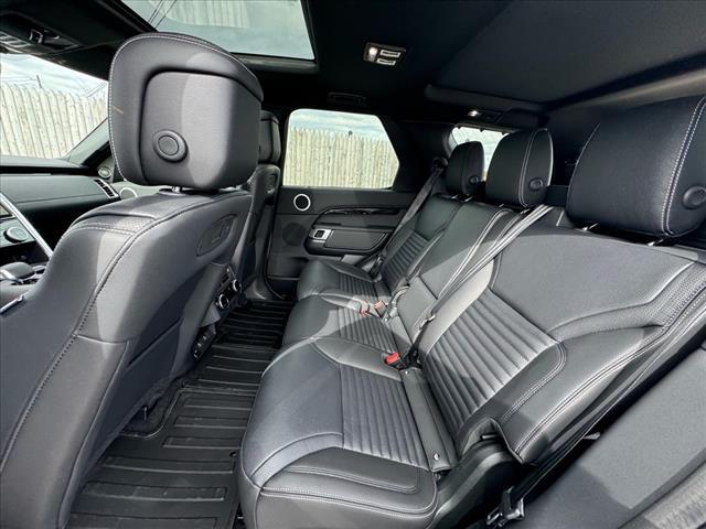 Photo of 2025 Fuji White Land Rover Discovery