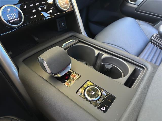 Photo of 2025 Fuji White Land Rover Discovery