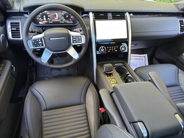 Photo of 2025 Fuji White Land Rover Discovery