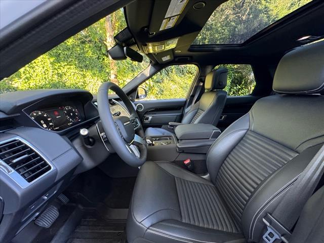 Photo of 2025 Fuji White Land Rover Discovery