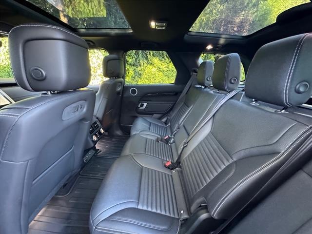 Photo of 2025 Fuji White Land Rover Discovery