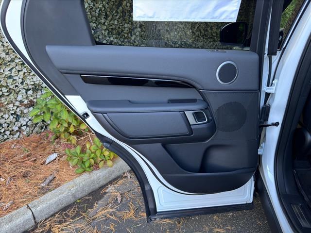 Photo of 2025 Fuji White Land Rover Discovery