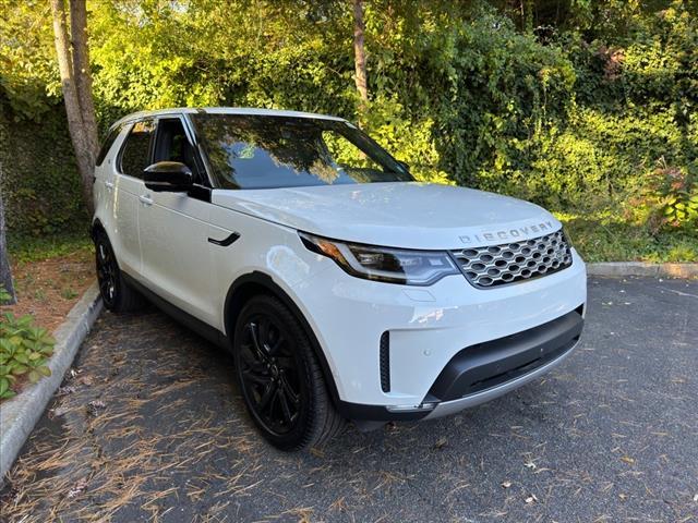 Photo of 2025 Fuji White Land Rover Discovery