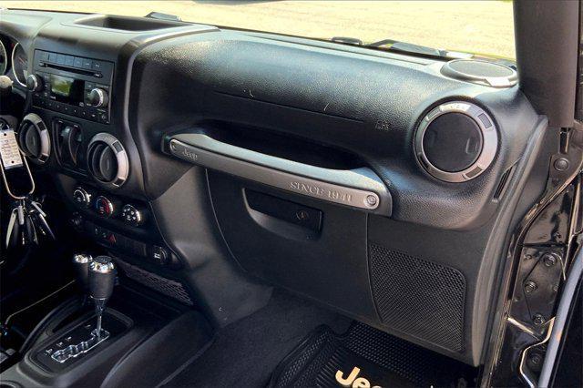 Photo of 2016 Black Clearcoat Jeep Wrangler