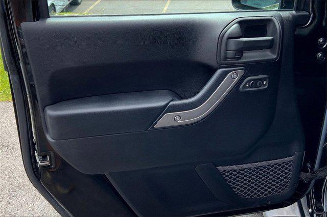 Photo of 2016 Black Clearcoat Jeep Wrangler