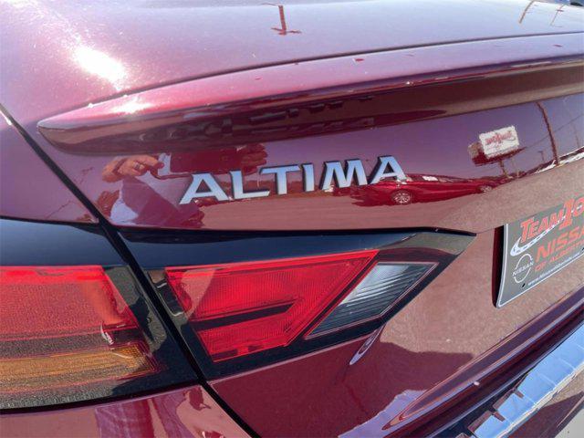 Photo of 2023 Scarlet Ember Tintcoat Nissan Altima