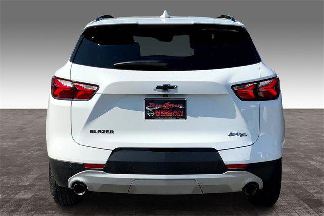 Photo of 2022 Summit White Chevrolet Blazer