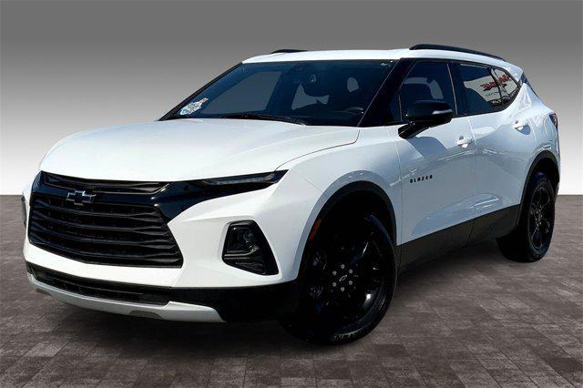 Photo of 2022 Summit White Chevrolet Blazer
