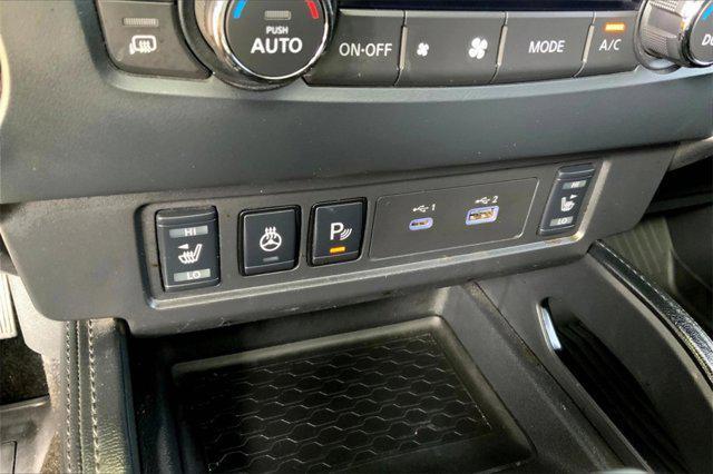 Photo of 2022 Super Black Nissan Frontier