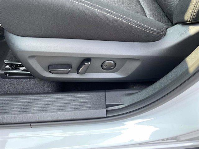 Photo of 2026 Everest White Pearl Tricoat Nissan Rogue