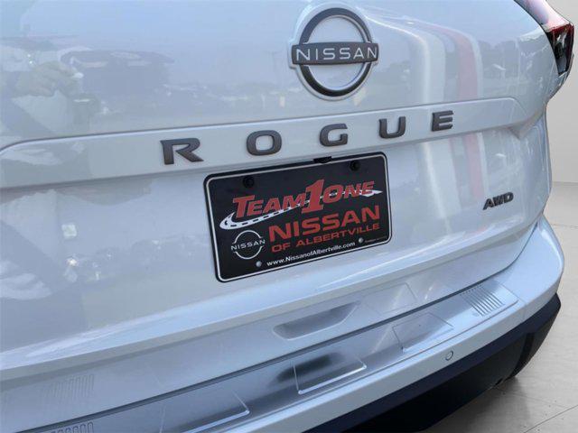 Photo of 2026 Everest White Pearl Tricoat Nissan Rogue