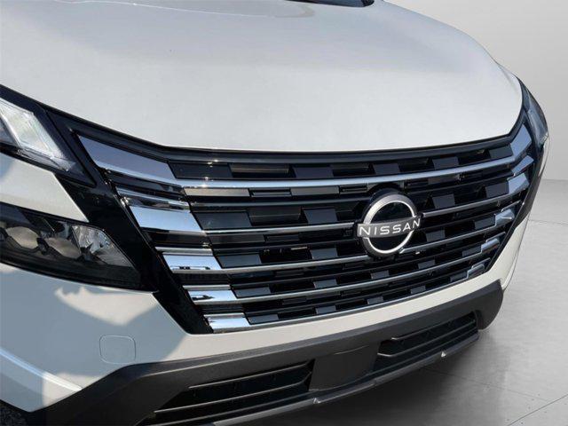 Photo of 2026 Everest White Pearl Tricoat Nissan Rogue