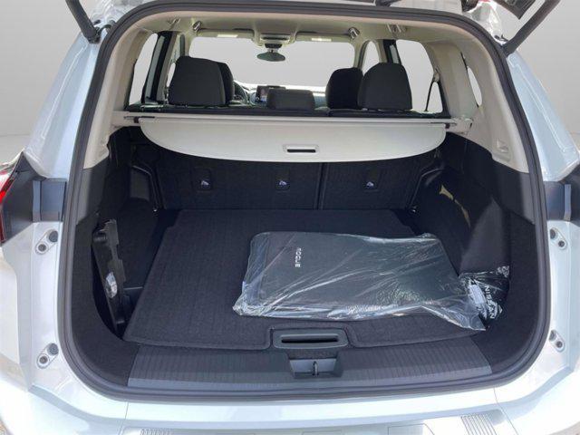 Photo of 2026 Everest White Pearl Tricoat Nissan Rogue