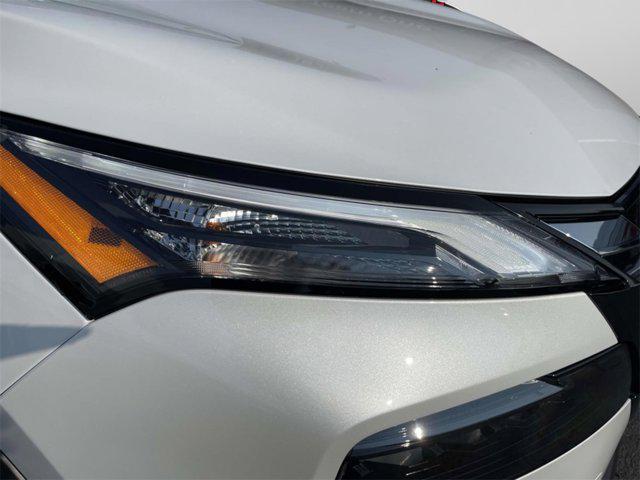 Photo of 2026 Everest White Pearl Tricoat Nissan Rogue