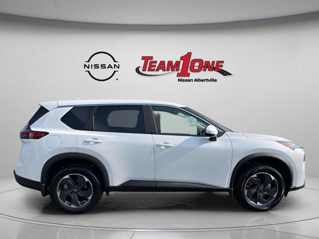Photo of 2026 Everest White Pearl Tricoat Nissan Rogue