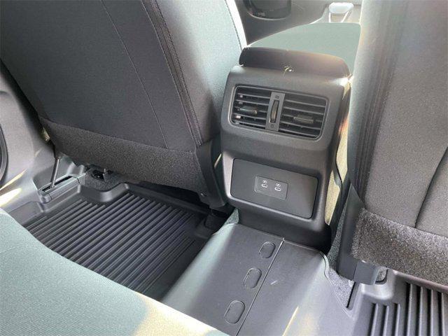 Photo of 2026 Everest White Pearl Tricoat Nissan Rogue