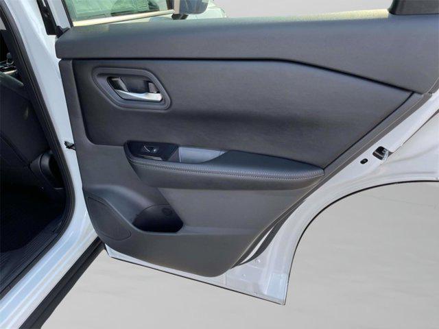 Photo of 2026 Everest White Pearl Tricoat Nissan Rogue