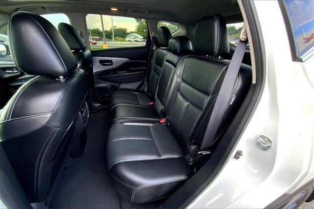 Photo of 2024 Pearl White Tricoat Nissan Murano