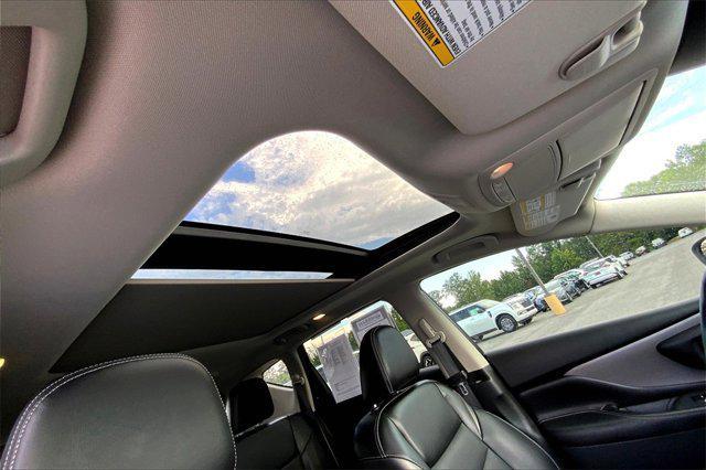 Photo of 2024 Pearl White Tricoat Nissan Murano