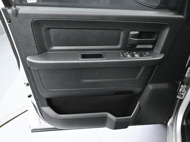 Photo of 2016 Bright Silver Clearcoat Metallic RAM 1500
