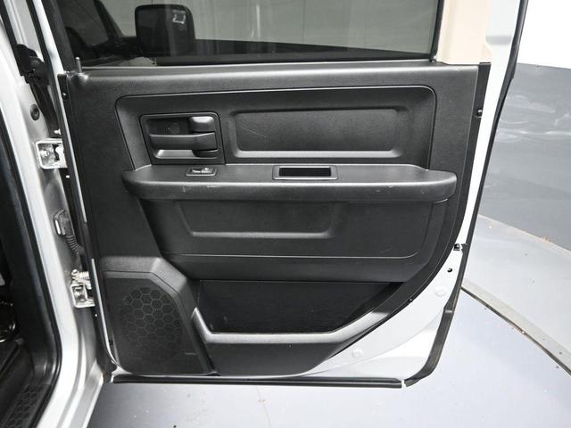 Photo of 2016 Bright Silver Clearcoat Metallic RAM 1500