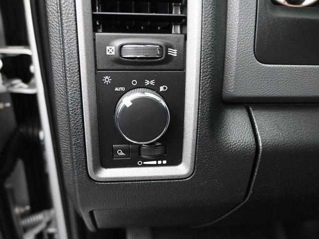 Photo of 2016 Bright Silver Clearcoat Metallic RAM 1500