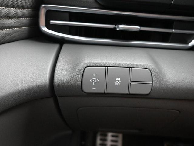 Photo of 2025 White Hyundai ELANTRA