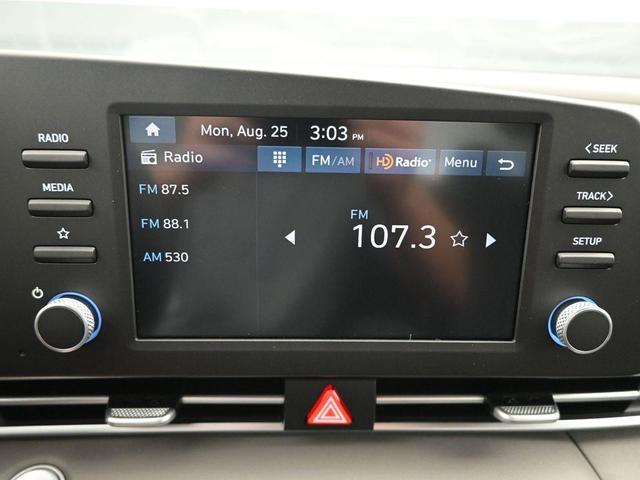Photo of 2025 White Hyundai ELANTRA