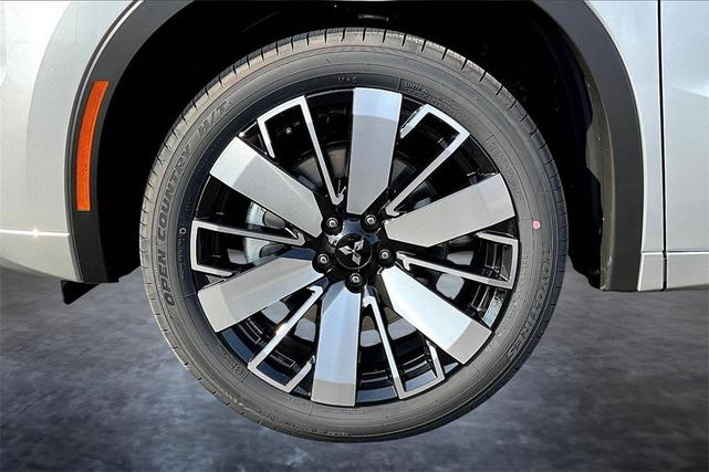 Photo of 2025 Alloy Silver Metallic Mitsubishi Outlander