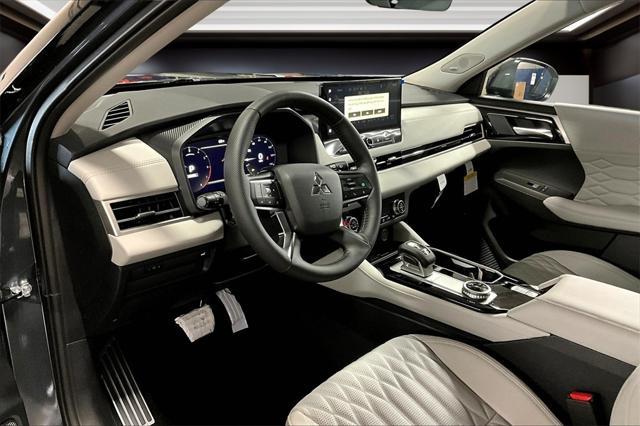 Photo of 2025 Graphite Gray Mitsubishi Outlander