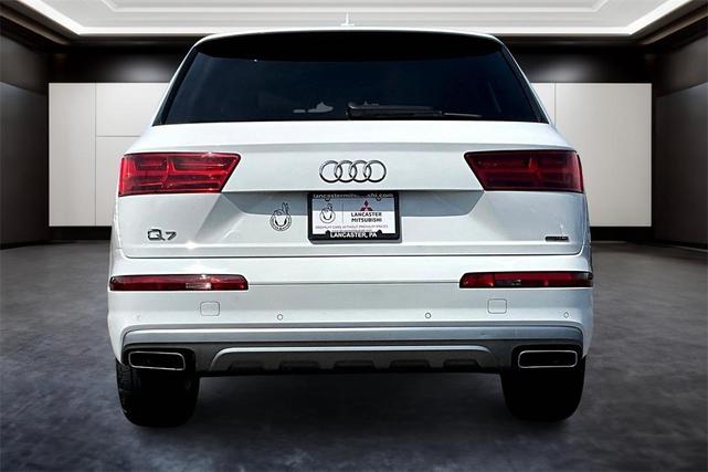 Photo of 2019 White Audi Q7
