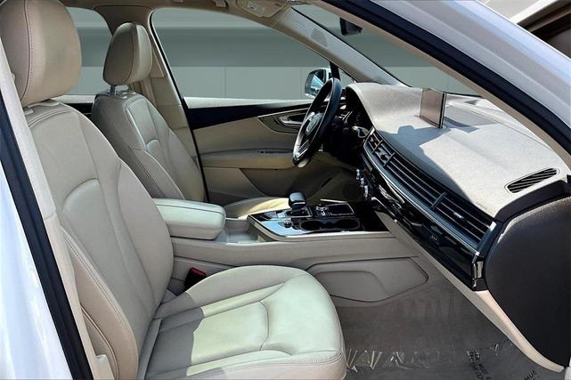 Photo of 2019 White Audi Q7