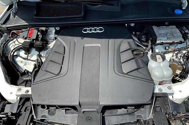 Photo of 2019 White Audi Q7