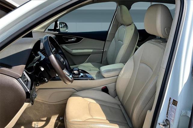 Photo of 2019 White Audi Q7