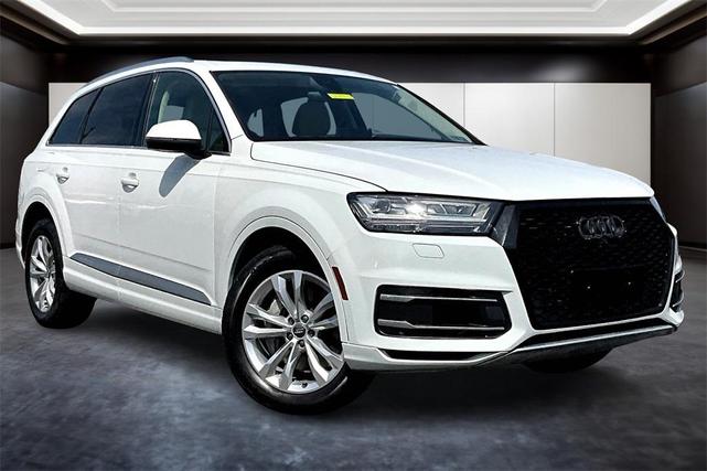 Photo of 2019 White Audi Q7