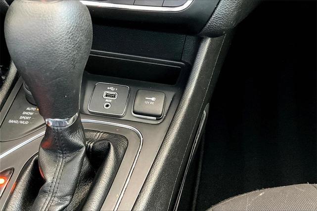 Photo of 2021 Diamond Black Crystal Pearlcoat Jeep Cherokee