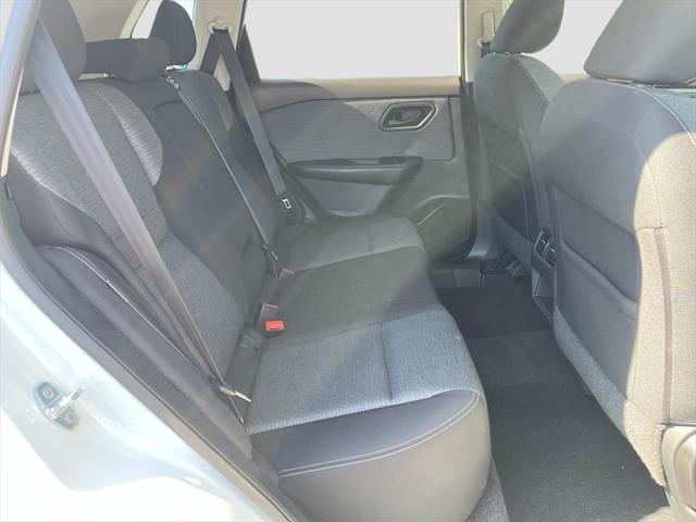 Photo of 2021 Glacier White Nissan Rogue