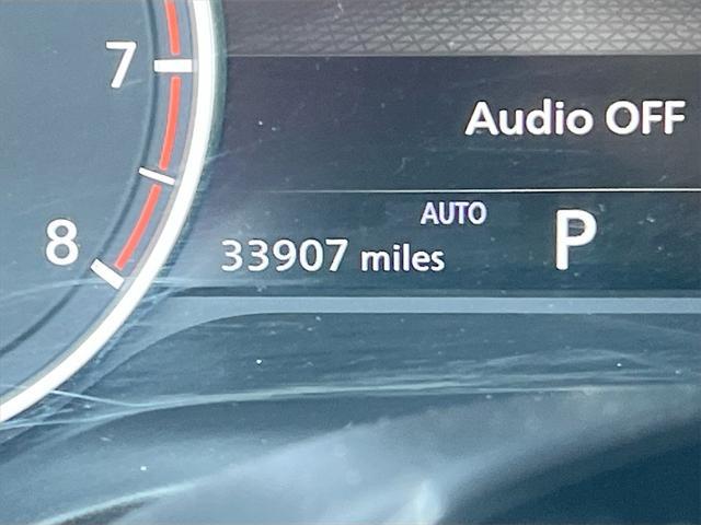 Photo of 2021 Glacier White Nissan Rogue