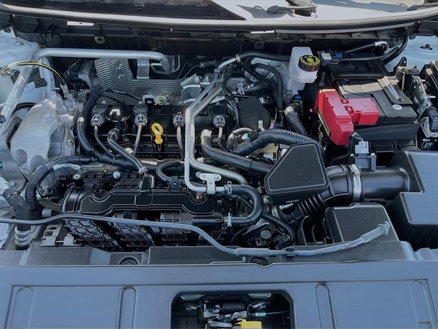 Photo of 2021 Glacier White Nissan Rogue
