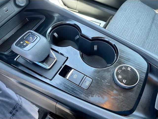 Photo of 2021 Glacier White Nissan Rogue