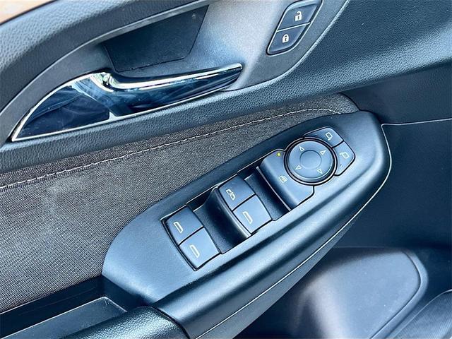 Photo of 2023 Summit White Chevrolet Trailblazer
