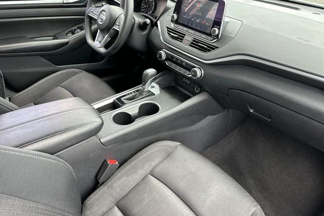 Photo of 2022 Brilliant Silver Metallic Nissan Altima