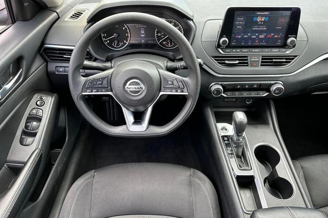 Photo of 2022 Brilliant Silver Metallic Nissan Altima