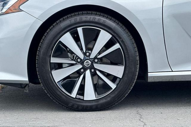 Photo of 2022 Brilliant Silver Metallic Nissan Altima