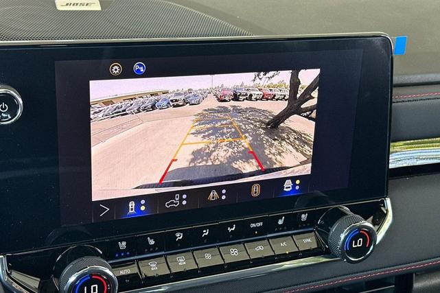 Photo of 2025 Summit White Chevrolet Colorado