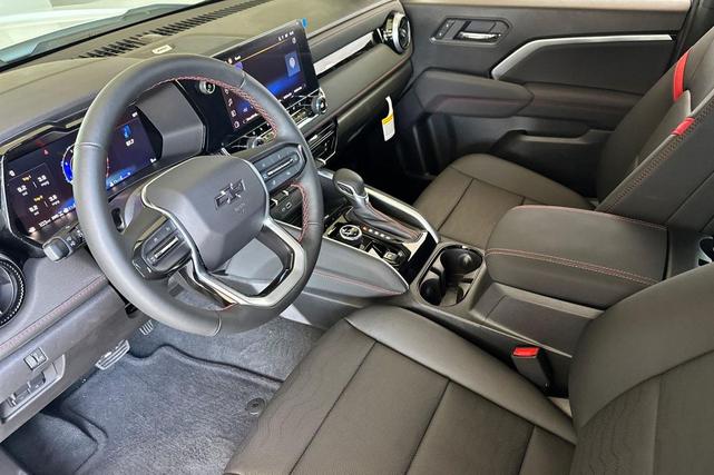 Photo of 2025 Summit White Chevrolet Colorado